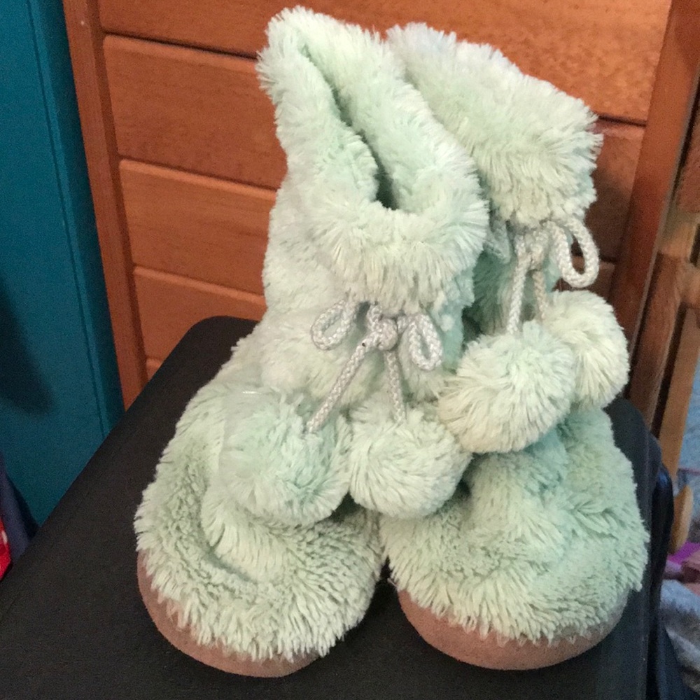 Little Girls size 12/13 fuzzy high top slippers